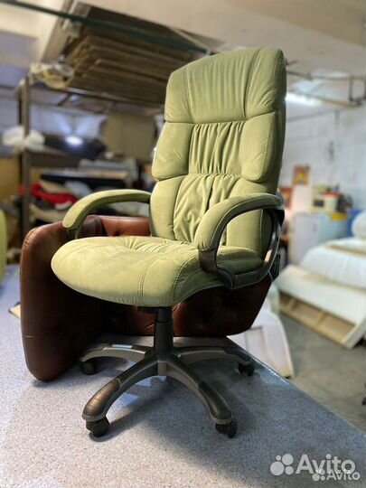 Офисное кресло