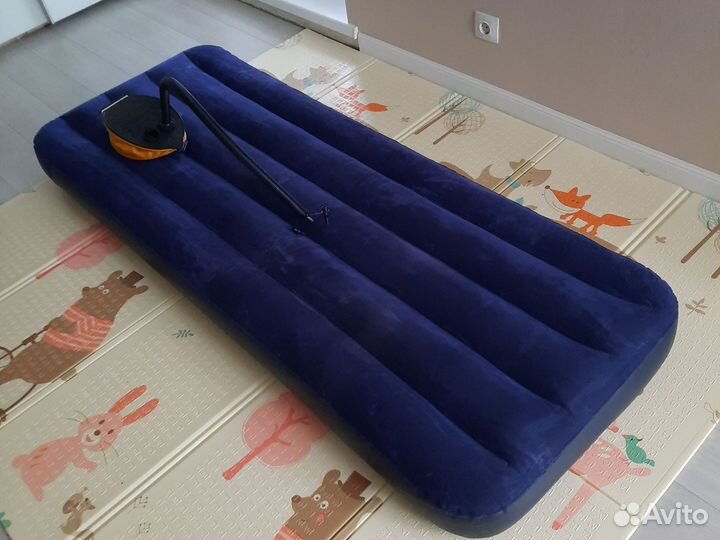 Надувной матрас с насосом