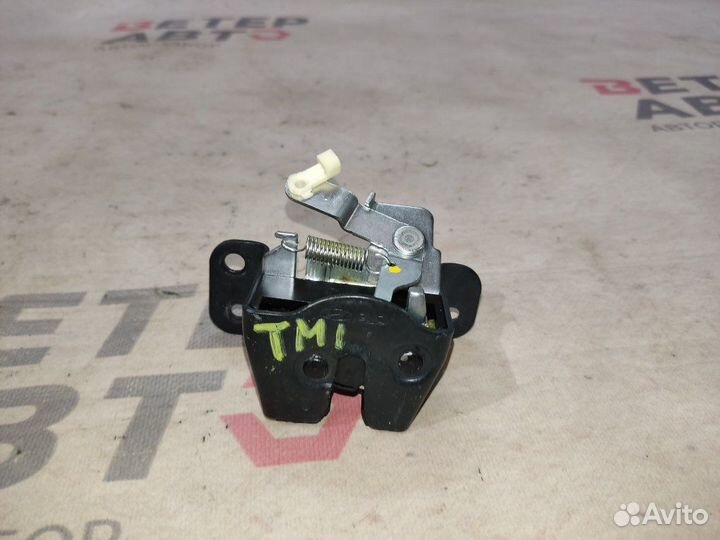 Замок стекла крышки багажника Hyundai Tucson