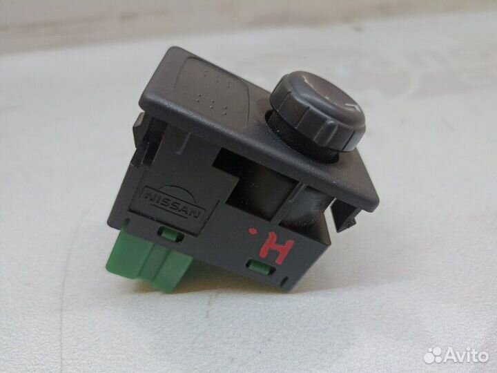 Блок управления зеркалами Nissan Primera 1.6 P12