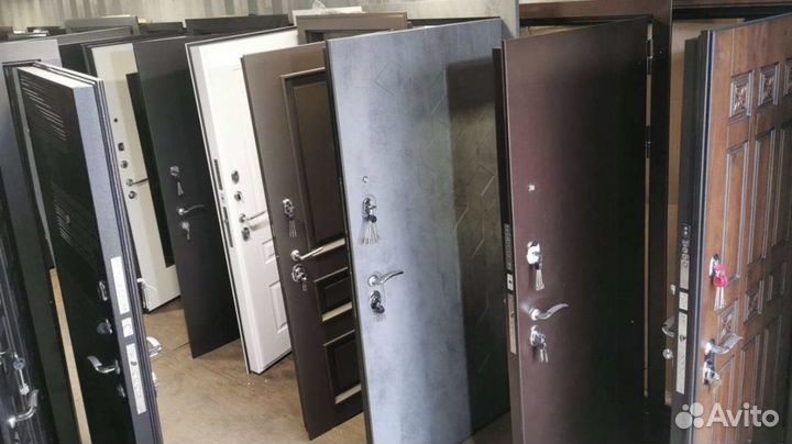 Дверь входная металлическая б/у