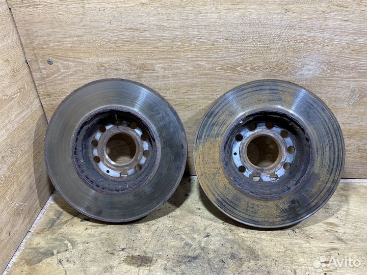 Комплект передних тормозных дисков VW Golf 5 D179