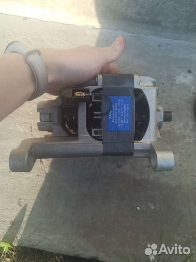 Мотор на стиральную машину