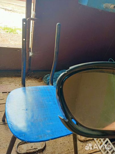 Боковое зеркало