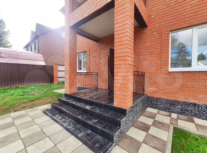 Дом 200 м² на участке 10,3 сот.