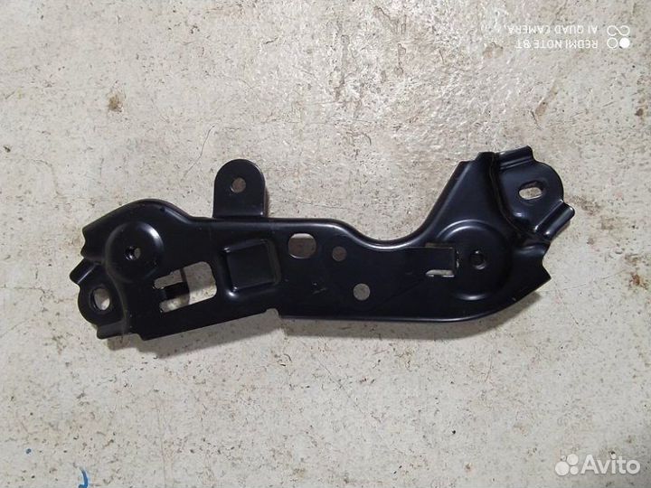 Кронштейн правый Toyota Land Cruiser Prado KDJ150