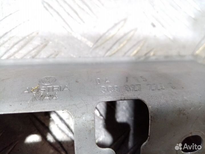 Б/У Накладка кнопки открывания багажника#001