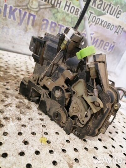 Замок двери задний правый Audi A6C5