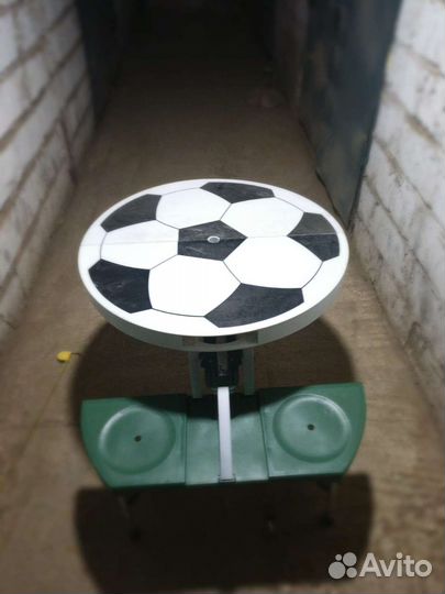 Детский столик с выдвижными стульчиками