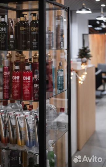 Аренда стеллажа, полки, витрины для шоурума