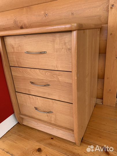 Тумба с выкатными ящиками