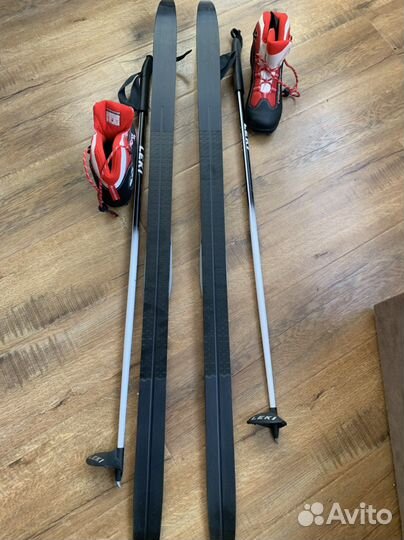 Комплект беговых лыж, ботинки р. 34