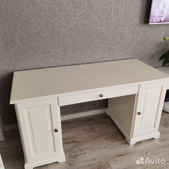 Письменный стол IKEA лиаторп