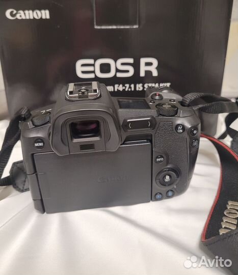 Зеркальный фотоаппарат Canon eos R