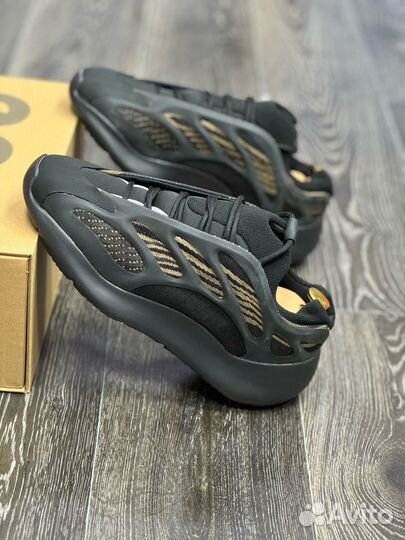 Кроссовки Adidas Yeezy boost 700