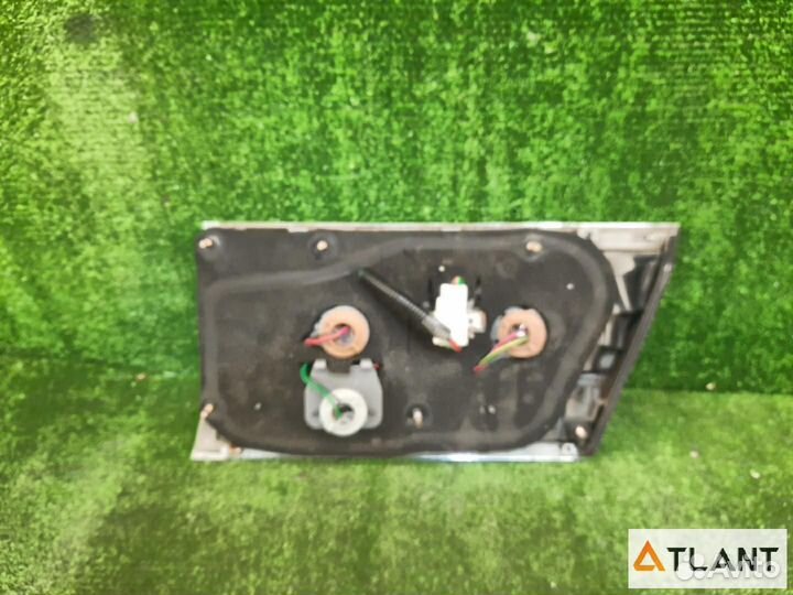 Вставка багажника задняя левая toyota crown