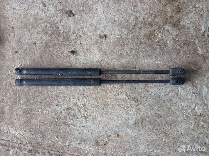 Амортизатор капота audi A8 02-10 4E0823359D