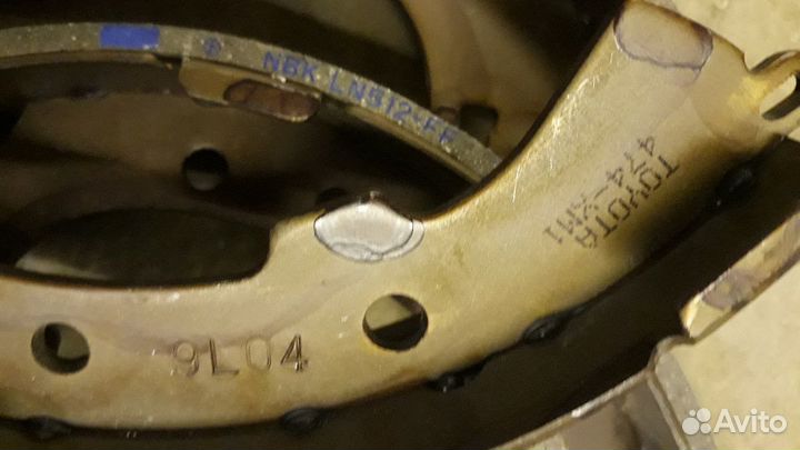 Тормозные колодки задние,новые,на Тойота Спасио 1