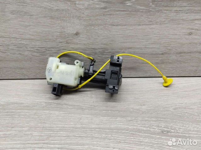 Замок лючка бензобака Mercedes M W164