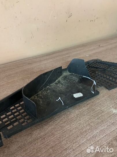 Жабо Logan Sandero левая сторона