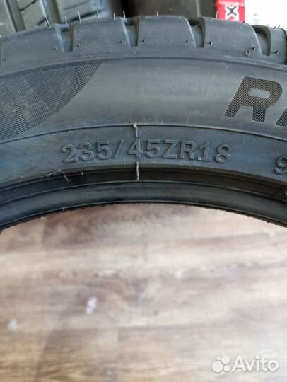 Powertrac Racing Pro 235/45 R18 98W