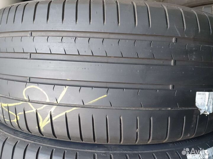 Pirelli P Zero PZ4 255/35 R19 96Y