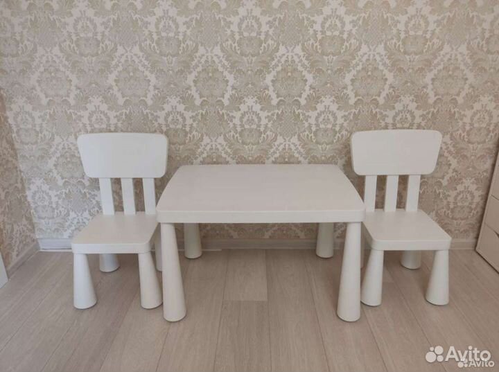 Детский стол и 2 стула IKEA маммут