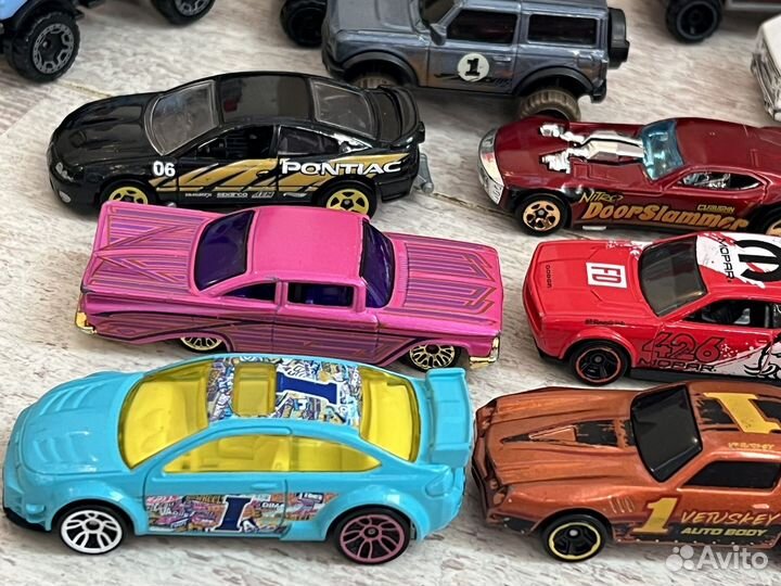 50 штук Hot Wheels тачки