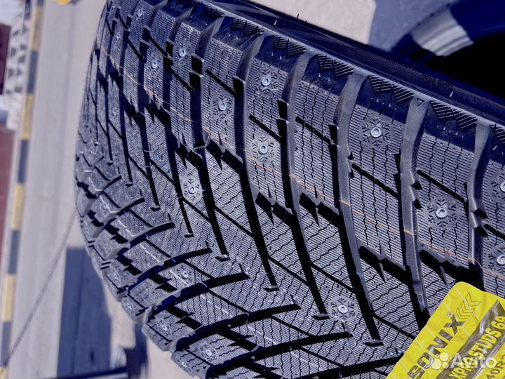 Sonix Winter Xpro Studs 69 245/40 R20 135U