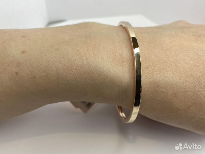 Жесткий золотой браслет 18.0