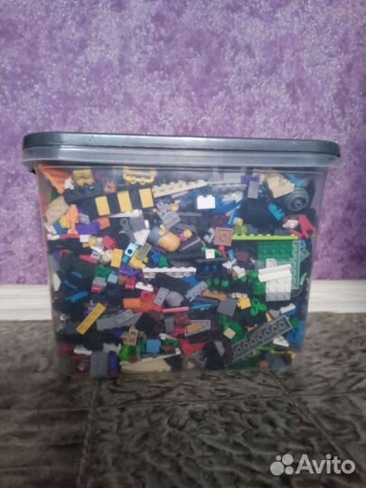 Коробка с lego