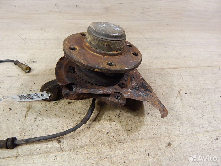 Кулак поворотный передний левый Opel Omega B