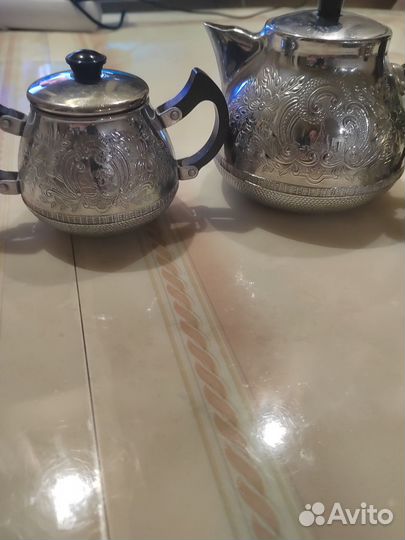 Заварочный чайник, сахарница, молочник
