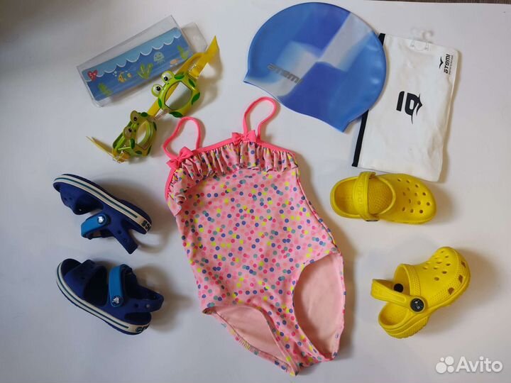 Купальник 86-92. сабо Crocs c5. с6 очки. шапочка
