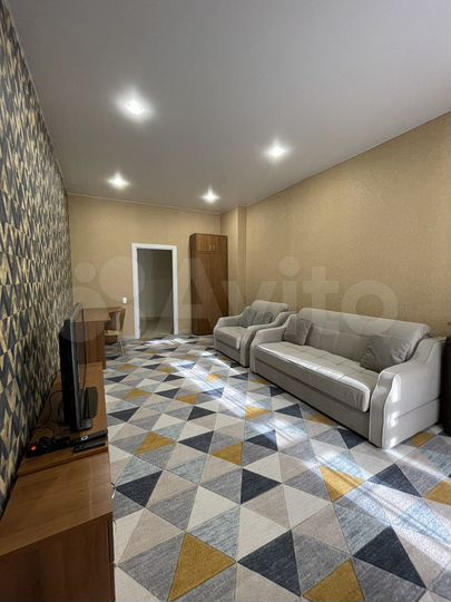 2-к. квартира, 80 м², 1/5 эт.