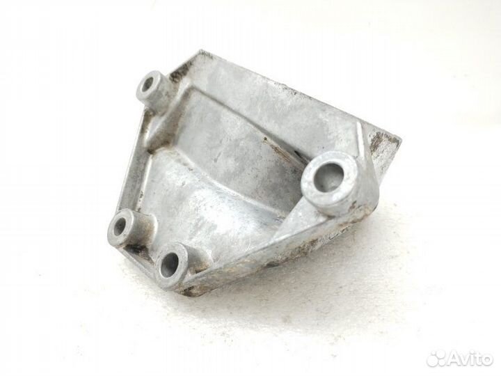 Кронштейн двигателя Volvo S80 1 2.8T 1999