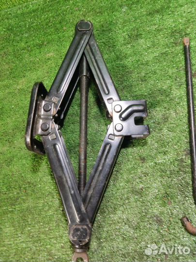 Домкрат Hyundai Getz рестайлинг 1.4 2009