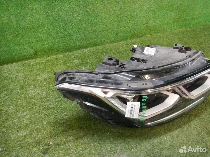 Фара правая Volkswagen Tiguan