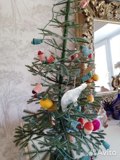 Елка искусственная с гирляндой и игрушками