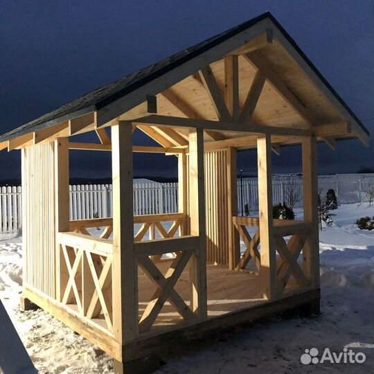 Беседка деревянная на сваях