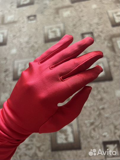 Перчатки красные шелковые