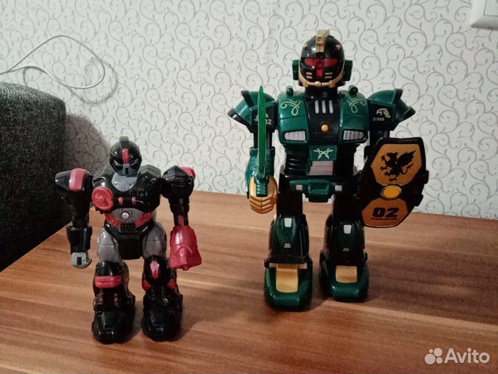 Роботы и мягкие игрушки