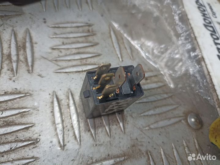 Реле чёрное 5 контактов Nissan