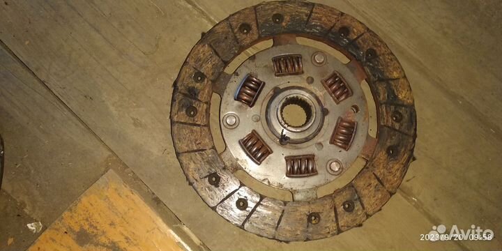 Маховик с корзиной и диском сцепления