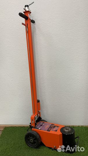 Домкрат подкатной пневмогидравлический 60тонн