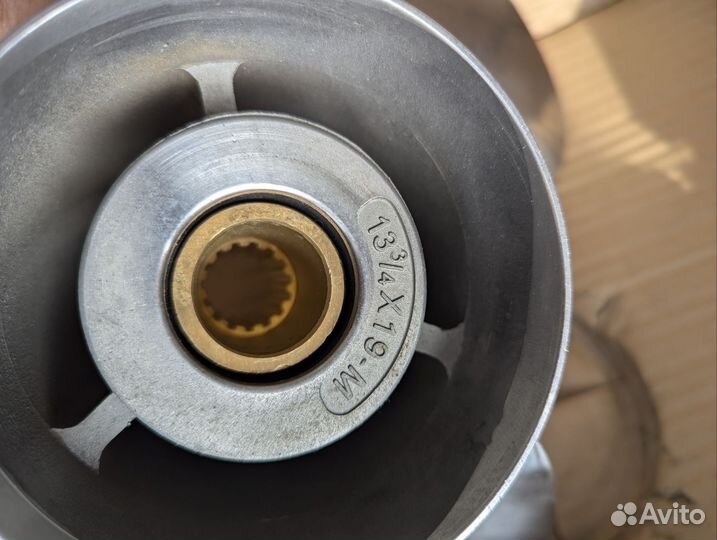 Винт гребной 13 3/4x19-R