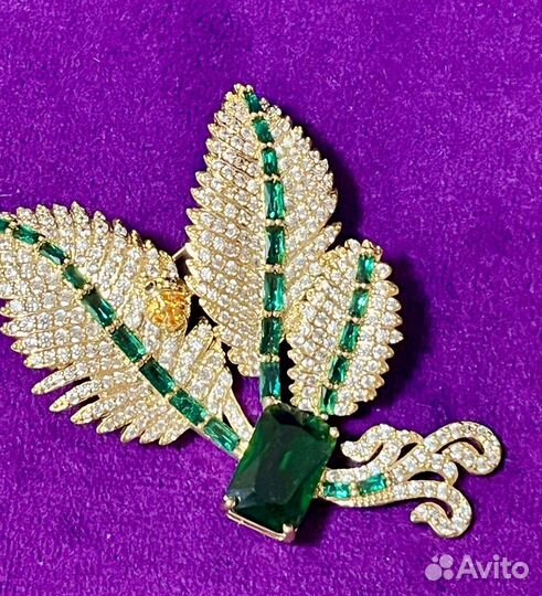 Брошь с кристаллами сваровски в ассортименте