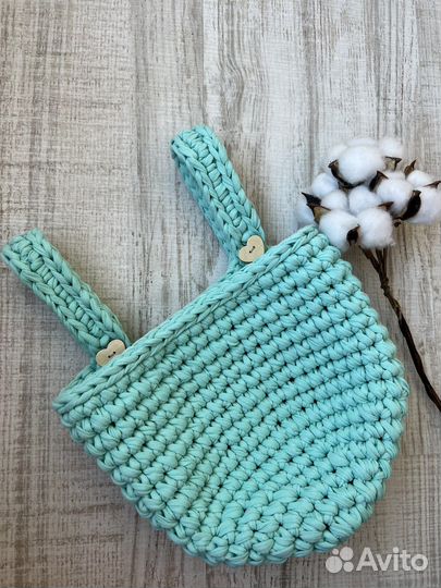 Вязаная корзинка- органайзер на кроватку