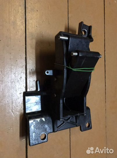 Кронштейн подножки правый Range Rover Vogue