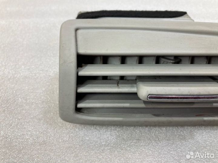 Дефлектор воздушный передний правый Skoda Superb